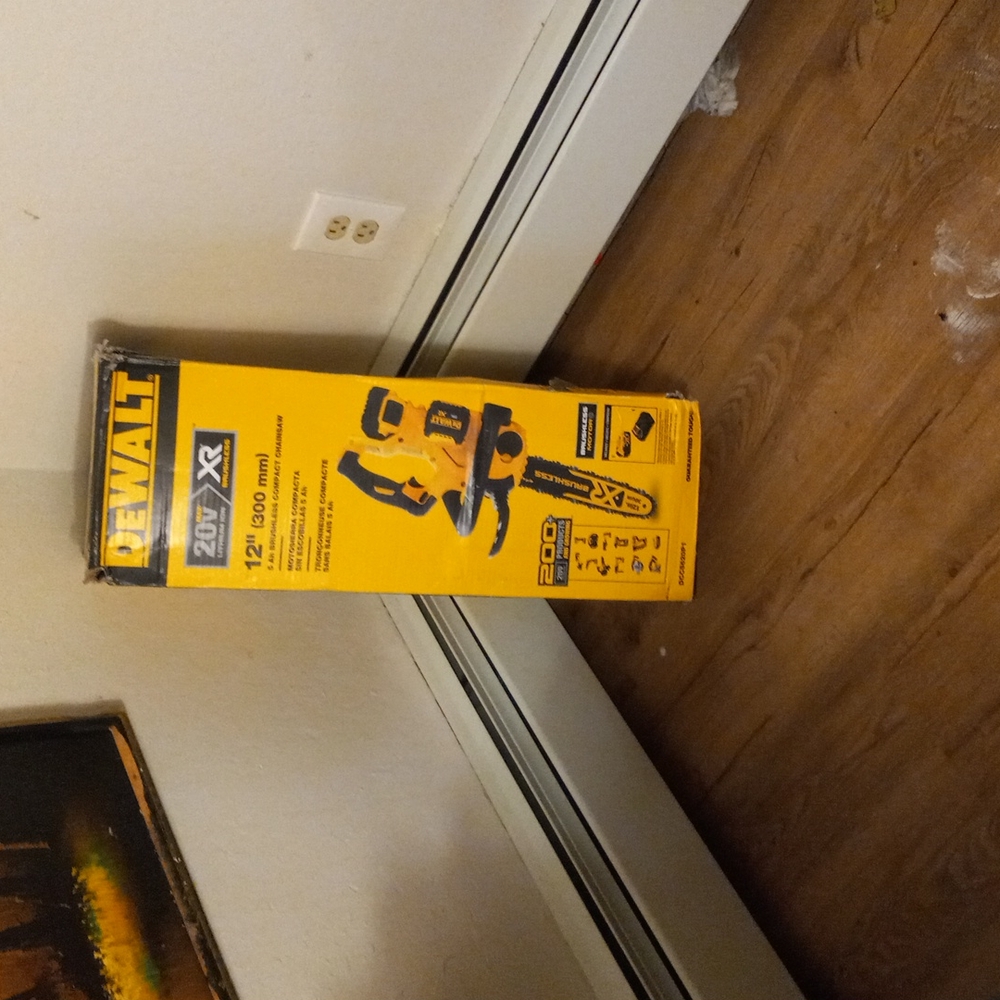 DeWALT BATTERY USE, 12" (300 mm) 5 Ah BRUSHLESS COMPACT  CHAINSAW